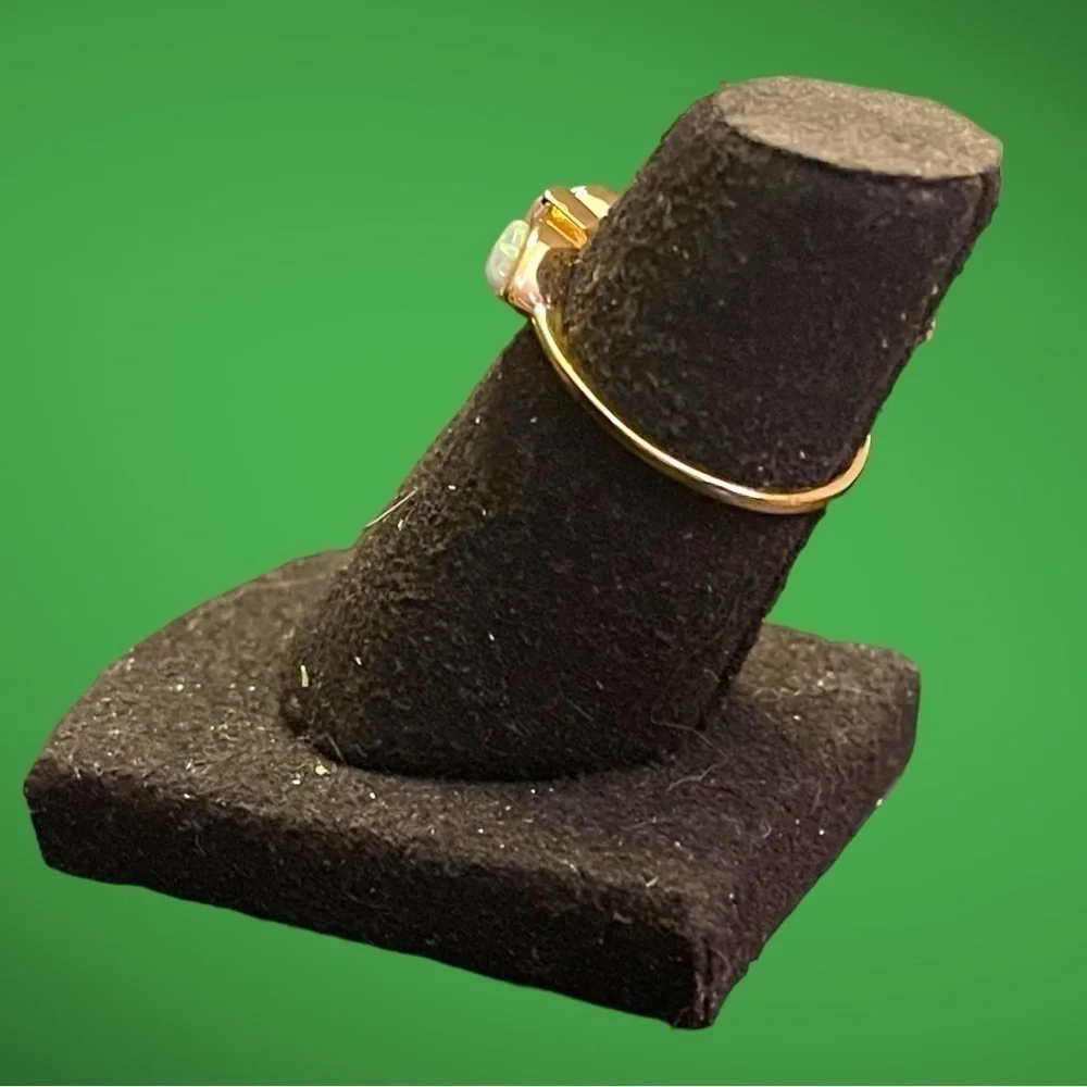 NEW‎ Gold and Opal ring
